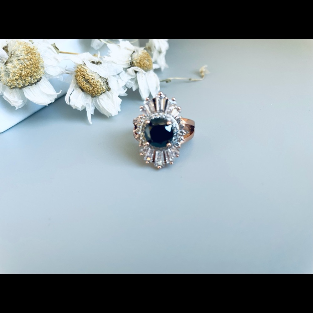 Henri Bendel Rose Gold Tone Crystals Statement Ring Size 6 - Picture 7 of 8